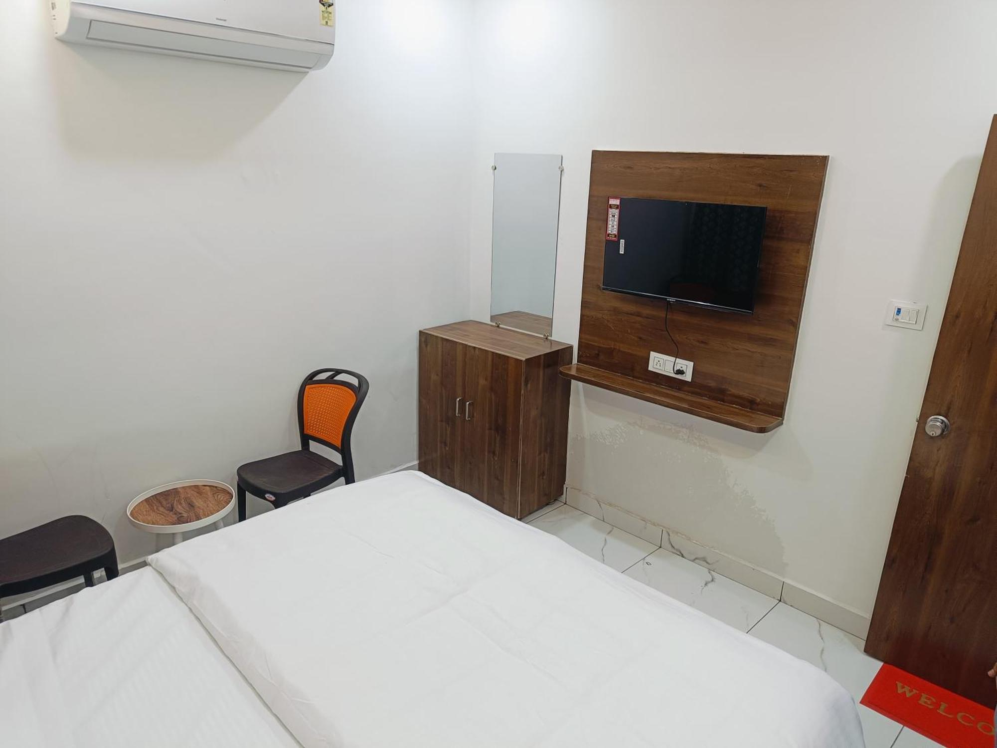 Hotel Shree Kedar Palace Ujjain Buitenkant foto