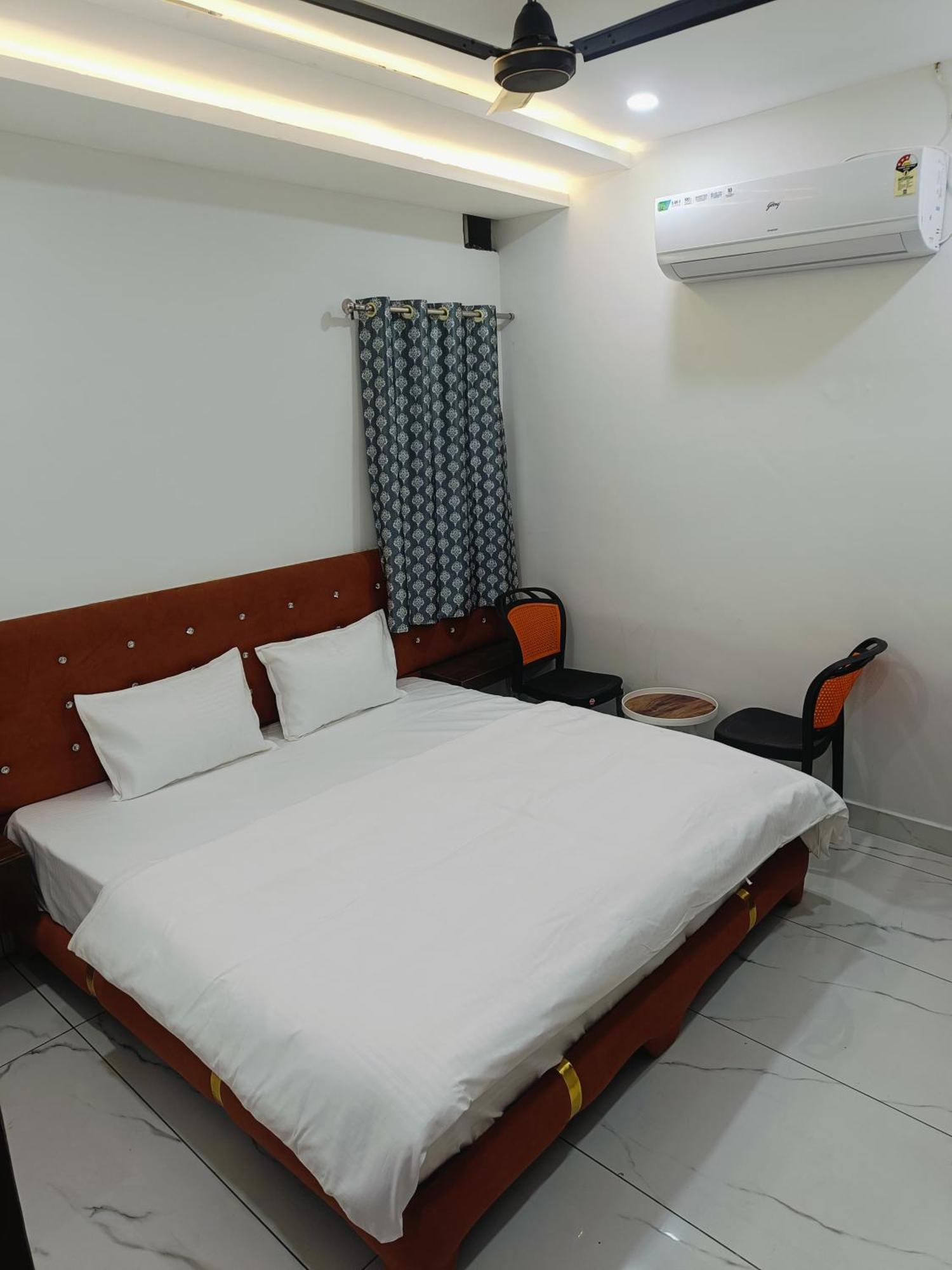 Hotel Shree Kedar Palace Ujjain Buitenkant foto